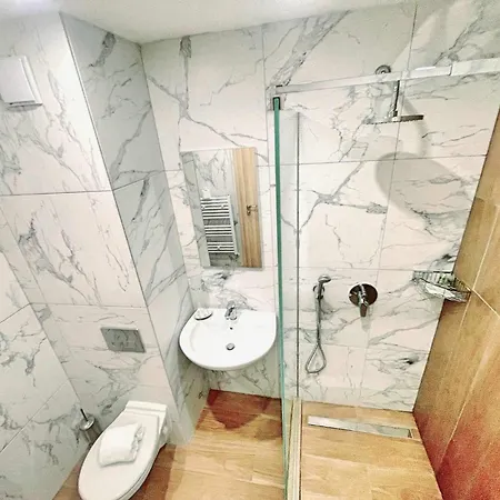 Arboro Gardens E50 Apartamento