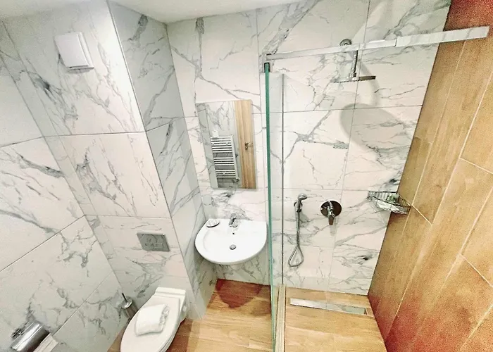 Arboro Gardens E50 アパート