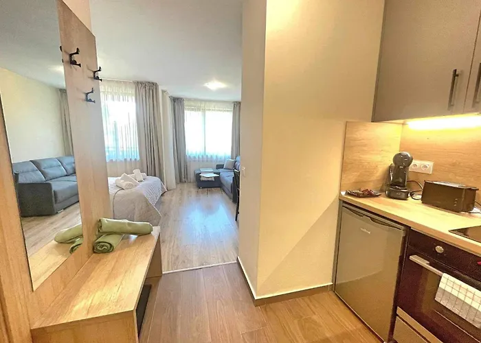 Arboro Gardens E50 アパート