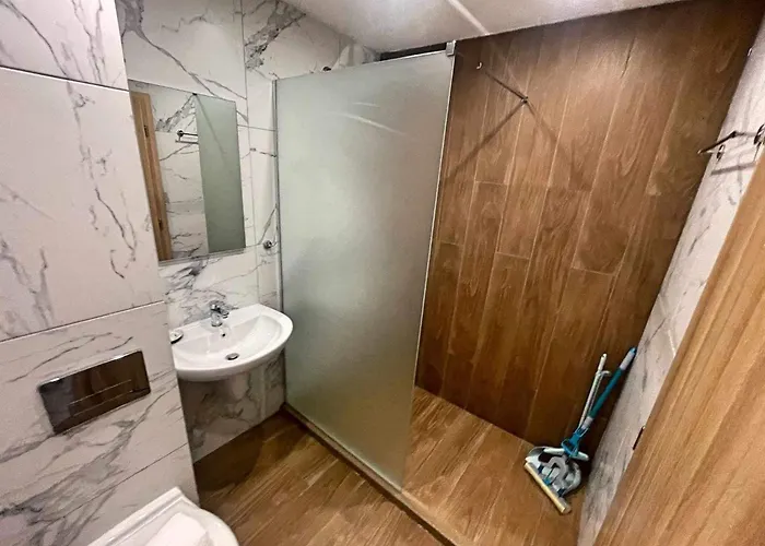 Arboro Gardens E50 *