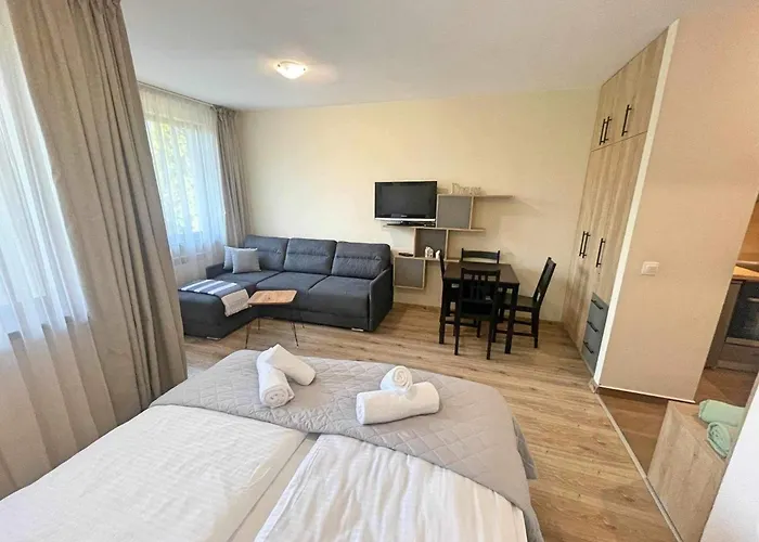 Arboro Gardens E50 アパート